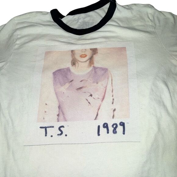 Taylor Swift Women's Cream The 1989 World Tour Concert Ringer T-Shirt Medium - Picture 2 of 4